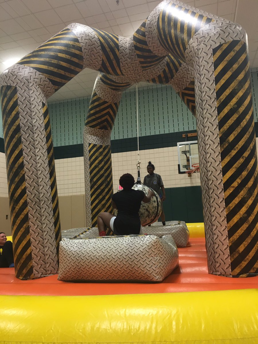 PointParkU's tweet photo. #firstyearfrenzy #pointpark20 https://t.co/6barYXVSUv