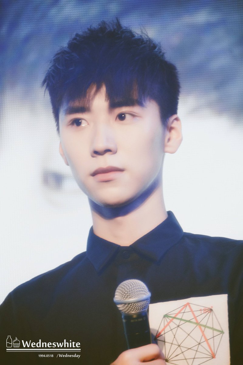 와....분위기......부드러운 냉미남이네ㅠㅠㅠ 드라마 불새 이서진 역할 같아... #Wangbowen #왕박문Translate post