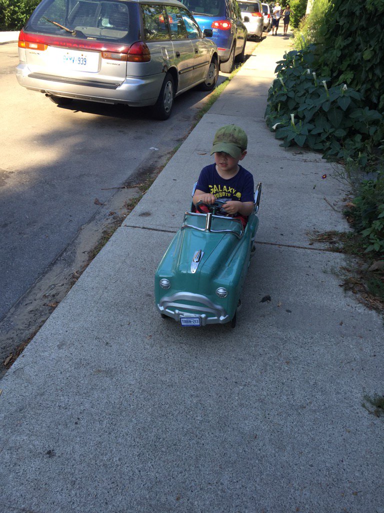 babytobin's tweet image. 10 and 2! #estatewagon #vanityplate #caddy4evar