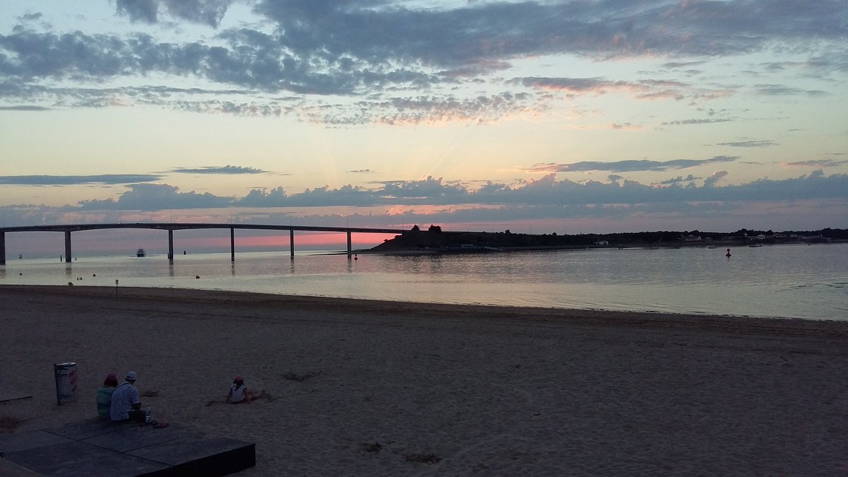 KyllianChapel's tweet photo. Un sublime coucher de soleil, en #Fromantine-Barre de Mont, face à #Noirmoutier ... https://t.co/ox8xxvrBCY