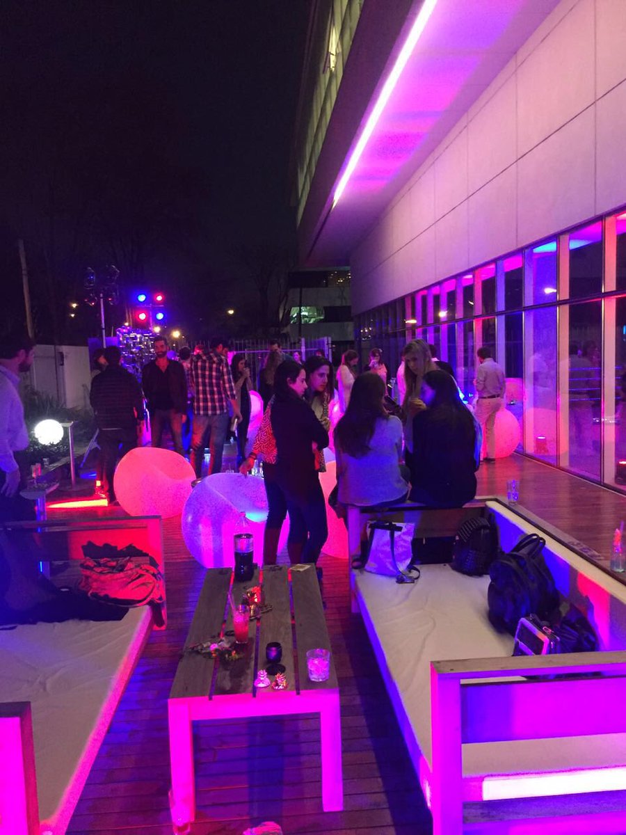Pedemonte_slv's tweet photo. After Office @LikeUsArgentina // Sonido, Iluminacion, Ambientacion. Powered #NeoPop #Led #Sound #Maui #Array https://t.co/Mg86CPOPqg