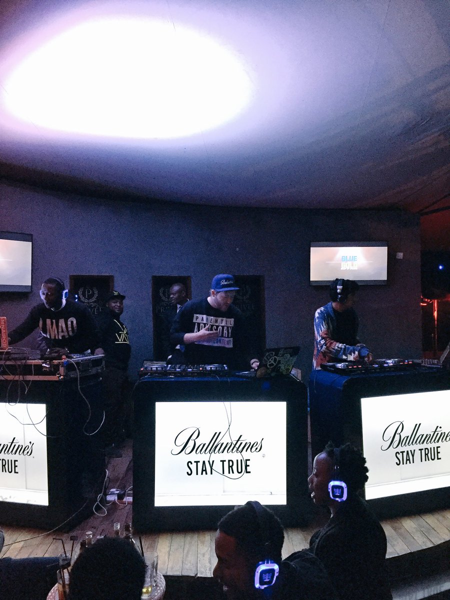 Ballantines_KE's tweet photo. @DeeJayKace vs @surajforeal vs #DjKafi #StayTrueSessions ๐๐ถ https://t.co/j42Q0bZcax