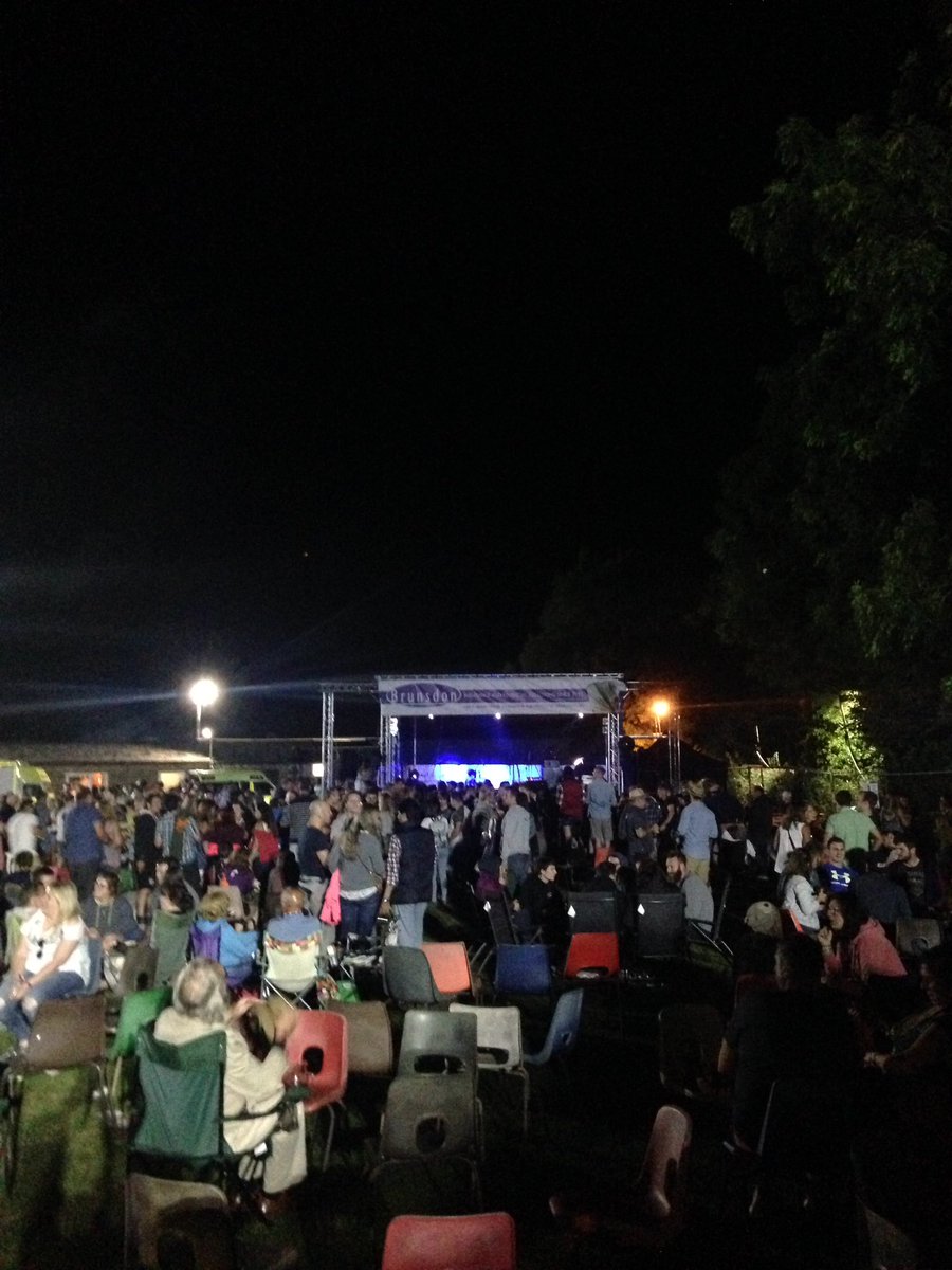 oldspotinn's tweet photo. @thrillcollinsuk @frosbeerfest WE LOVE YOU MORE where are you 😱😭😭😭 https://t.co/FnupxzL50i