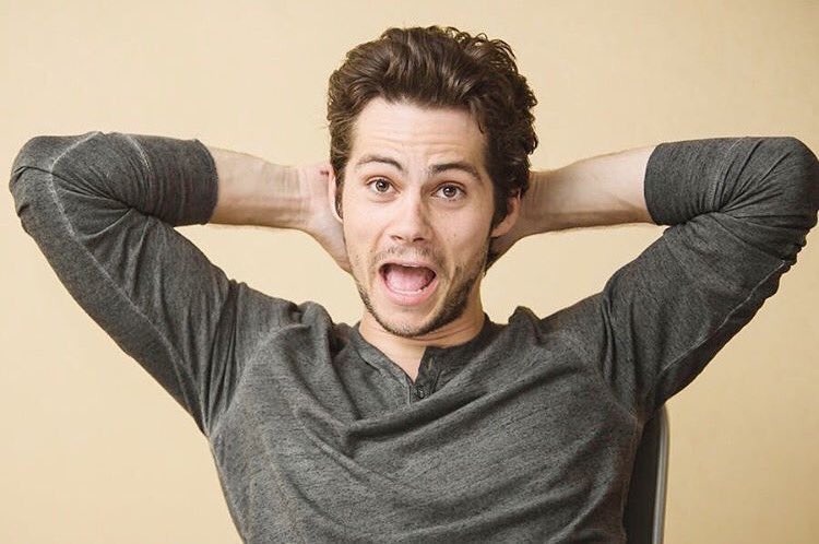 003_brien's tweet photo. Saatlerce aynı yerde oturmaktan götüm terlemiş sldşşdşdşd #HBDAYDylanFromTurkey https://t.co/iSOFh2DYyK