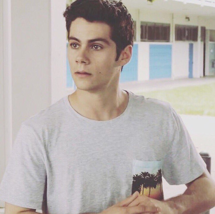 003_brien's tweet photo. Saatlerce aynı yerde oturmaktan götüm terlemiş sldşşdşdşd #HBDAYDylanFromTurkey https://t.co/iSOFh2DYyK