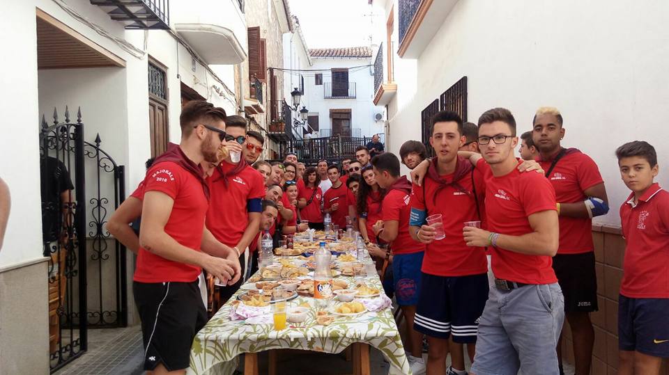 El_Senill's tweet photo. Moltes gràcies als #majorals d'#Algar per la gran acollida d'este matí. Hem xalat moltíssim #batukada #ElSenill https://t.co/iNnlgYfBgh