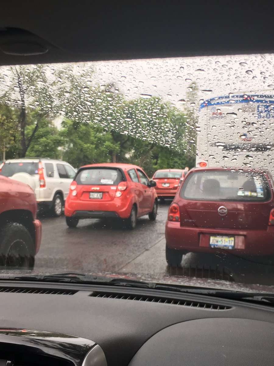 villaMorenocris's tweet photo. A vuelta de rueda en circunvalación antes de llegar a Ávila Camacho #RMX @goliveros @tirodopolus https://t.co/TeagD83NE8