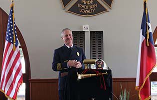 garlandtxgov's tweet photo. #Garlandtx's new Fire Chief Mark Lee took his oath of office today! #WelcomeChief
https://t.co/qwX1aDK8kj https://t.co/P6Lq0w74jH