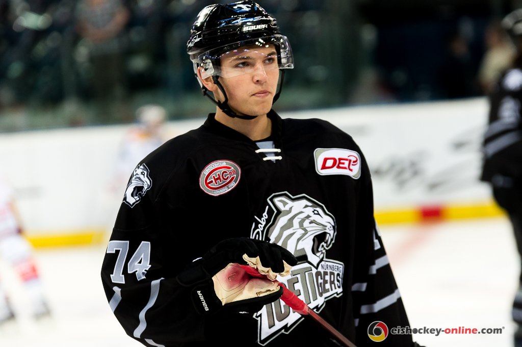 eishockeyonline's tweet photo. Debut auf heimischen Eis @vladf47 @Ice_Tigers https://t.co/SyEx6jqFyG