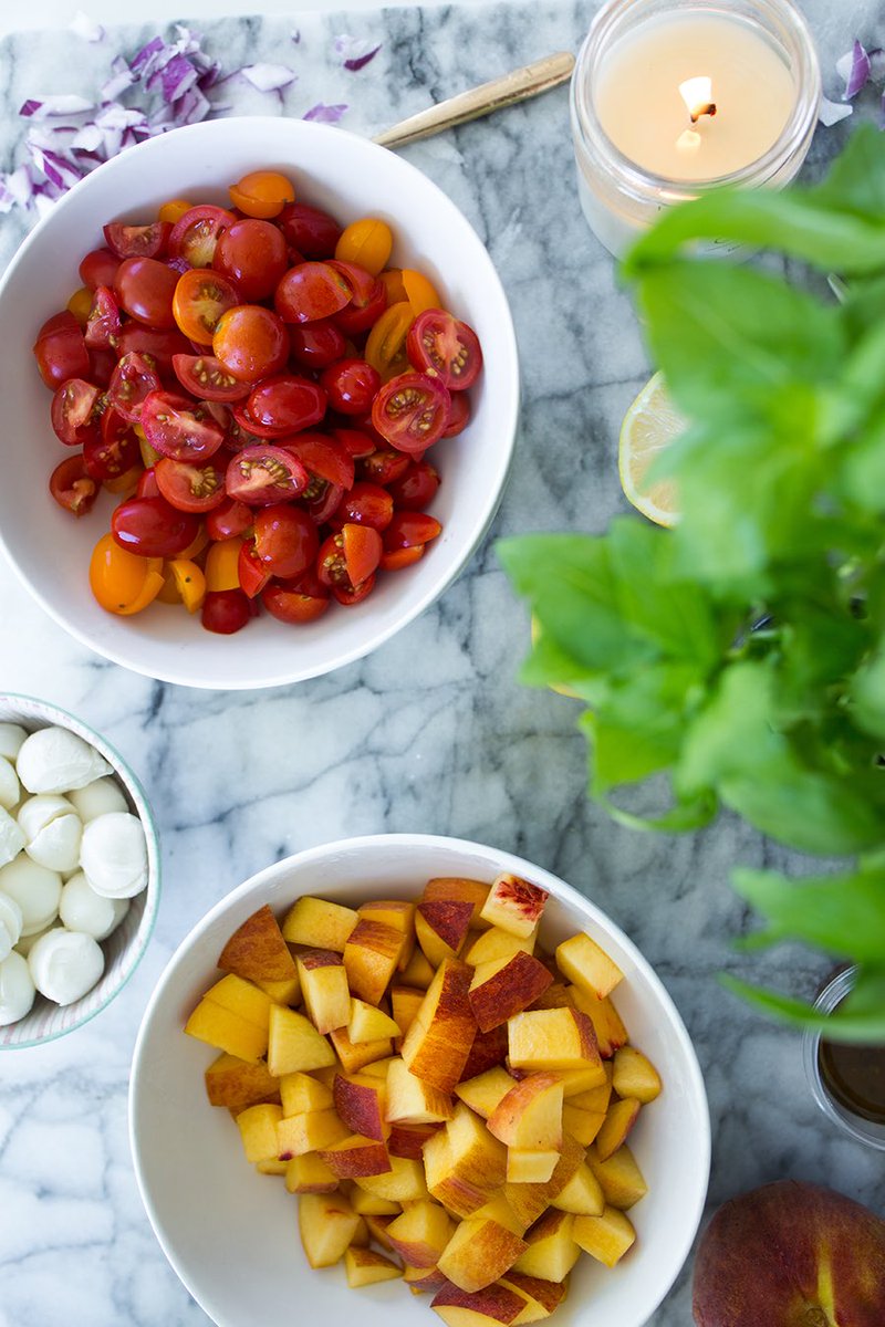 laurynbosstick's tweet image. Just the salad of the SUMMER. A lil peach/tomato/mozzarella medley for ya w/ @WeekNightBite: bit.ly/TSCsummersalad
