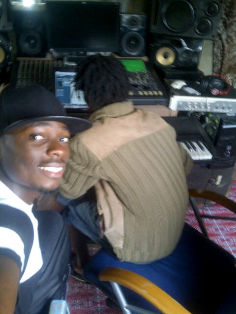 lemsa339's tweet photo. Cooking another with oncle #Z_Lex at #LastLandRecords #GoodMusic #Raswar #Humeur_assassine https://t.co/D4kNB7Fhoz