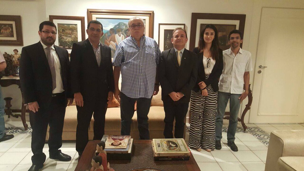 heraclitoPI's tweet photo. Em Teresina, com representantes da DPU/PI. Feliz por contribuír com a aprovação do PLC 32/2016. A sociedade merece. https://t.co/Ad09XIcjPZ