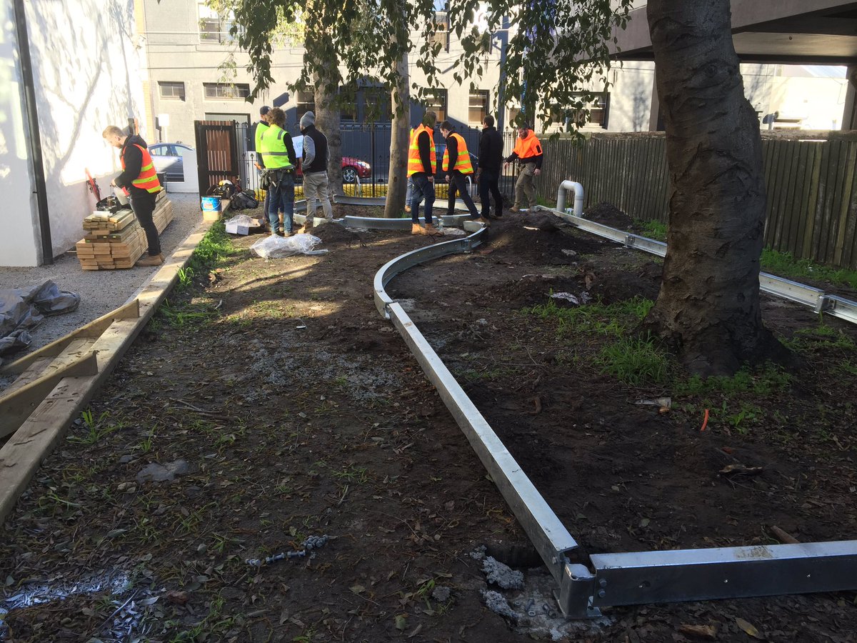 Bec_Scott's tweet photo. Decking underway at the #Cromwell #STREAT working bee - huge thanks to #BrookfieldMultiplex and their contractors! https://t.co/KmyebucTfe