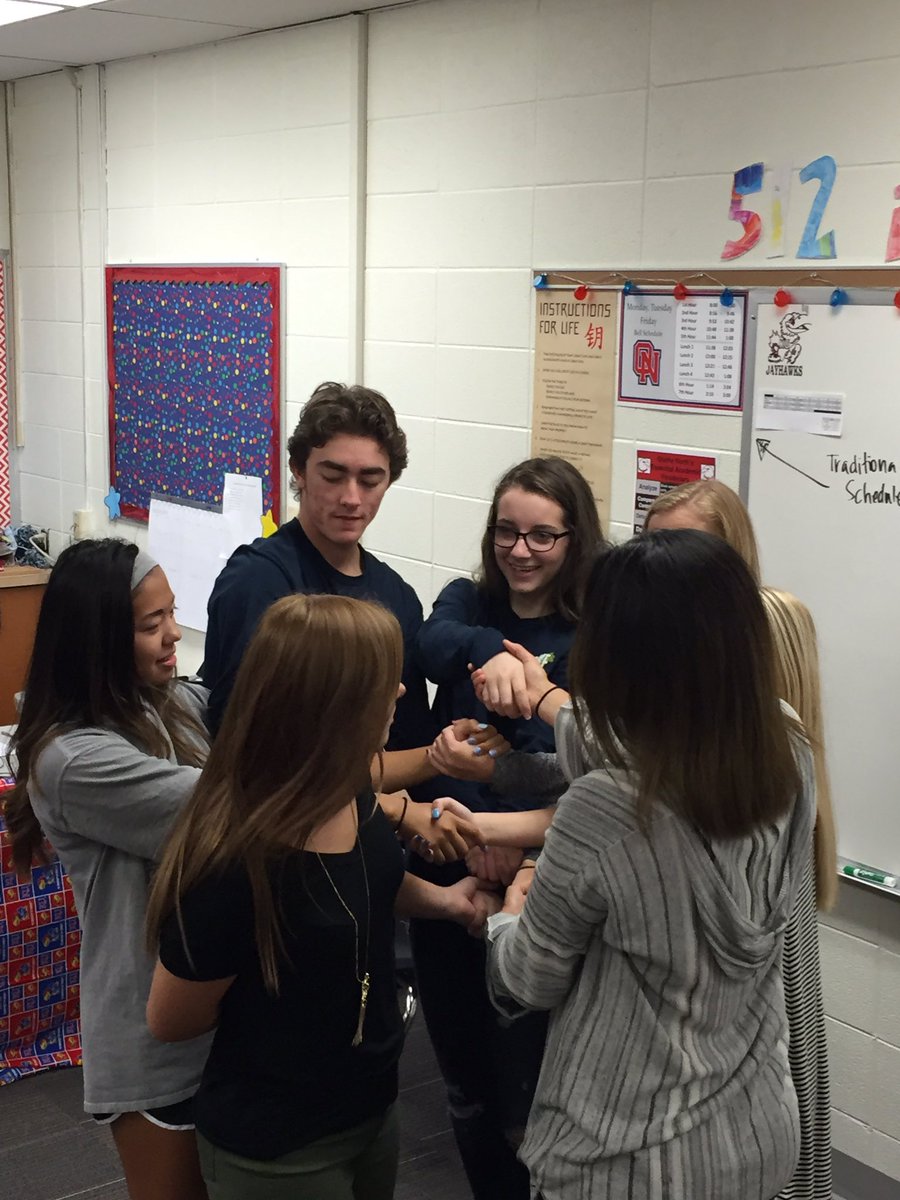 KelliBarney's tweet photo. Team building today....#ONTeach #ON_IPS4 https://t.co/WnahtV1h3t