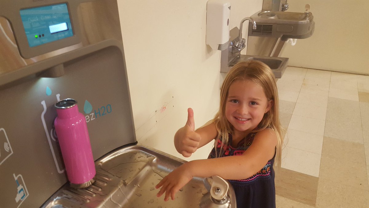 CarAndersonKW's tweet photo. Kindergarten are on day 4 of no plastic water bottles bought! Ss bring a refillable bottle!!!! #scsctw @ElisaJannes https://t.co/lxw8kHj69Q