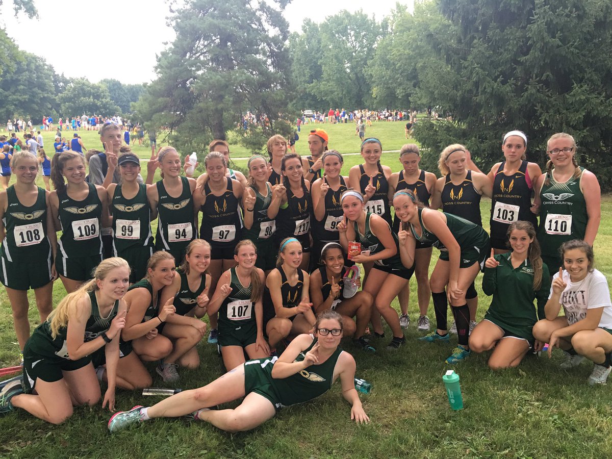 KaylaaGreen18's tweet photo. 1st XC meet was a success! I love my XC peeps! 💕🏅 https://t.co/Byox3oCi8x