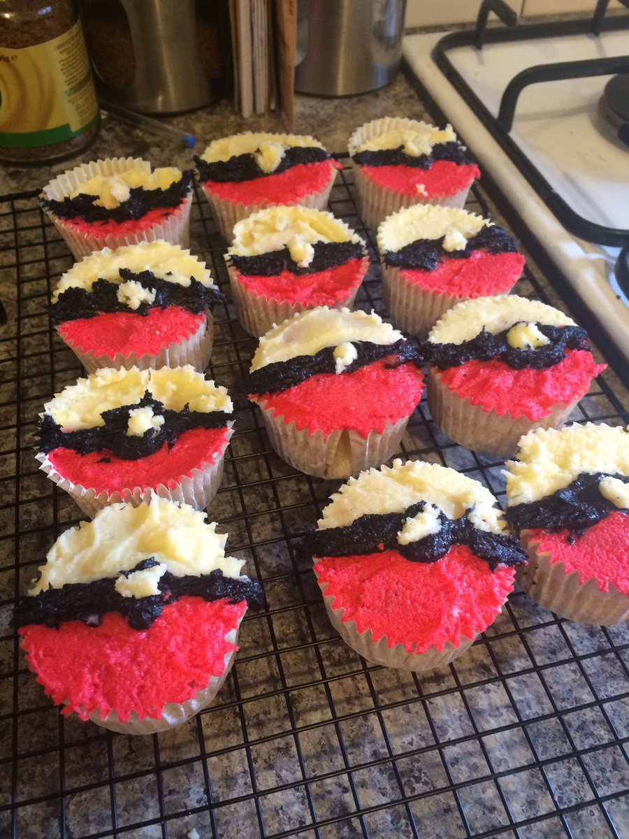 summoner2100's tweet photo. Decided @SanctuaryAngel needed birthday cupcakes #pokeballcakes #goodfirstattempt https://t.co/WxQ8PMyLYW