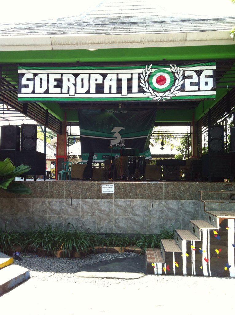 Stage sudah siap menunggu kalian yang nanti sore akan merapat. #w3standtogether