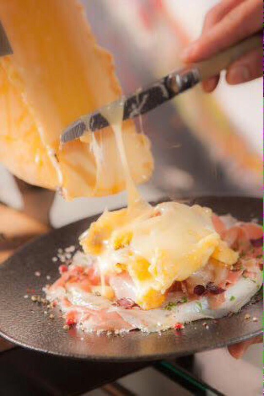 sweetroad5's tweet image. 今話題のラクレットチーズ✨