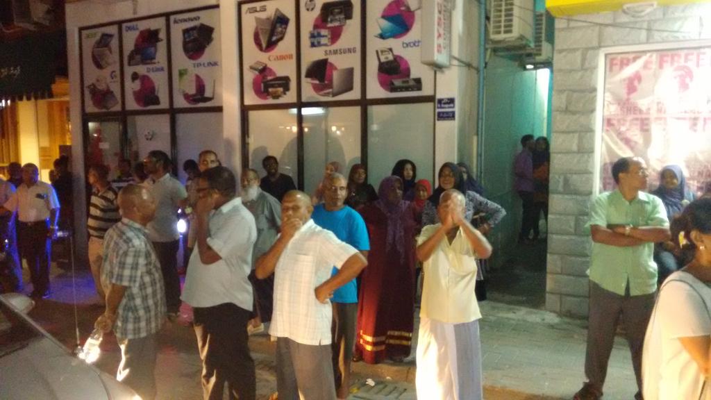 waappey's tweet photo. Yamin ge Verrikama dhekolhah rayyithun kuramungendhaa ihuthijaaj ge thereinn. 25August2016 @ MDPOffice SosunMagu https://t.co/uwSMvxr6G5