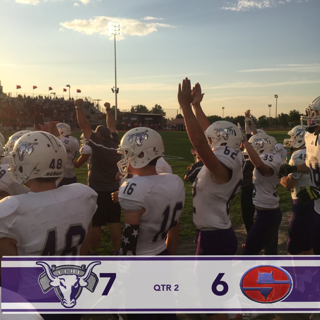 LehiFootball's tweet photo. @CammonC w/ a red zone #TD pass to @KadeMoore11 #LehiPioneers 7 #SHSDevils 6 9 min left in 2nd. #UTHSFB https://t.co/C9fxIZ3UHq