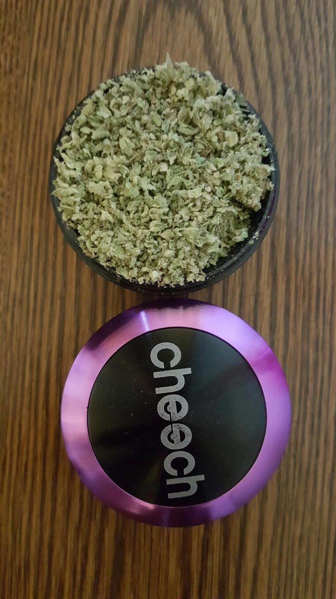 KloseCooper's tweet photo. #pineappleexpress loaded into our amazing purple #cheech grinder. #fridayhighday https://t.co/fhhKFSo18V