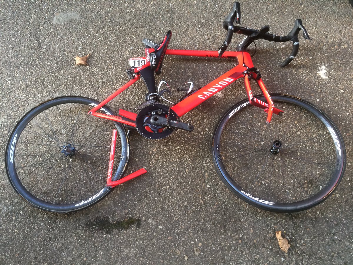 Contador down + Taaramae 'lucky' after collision with Cofidis car, his bike not so lucky... sbs.com.au/cyclingcentral…