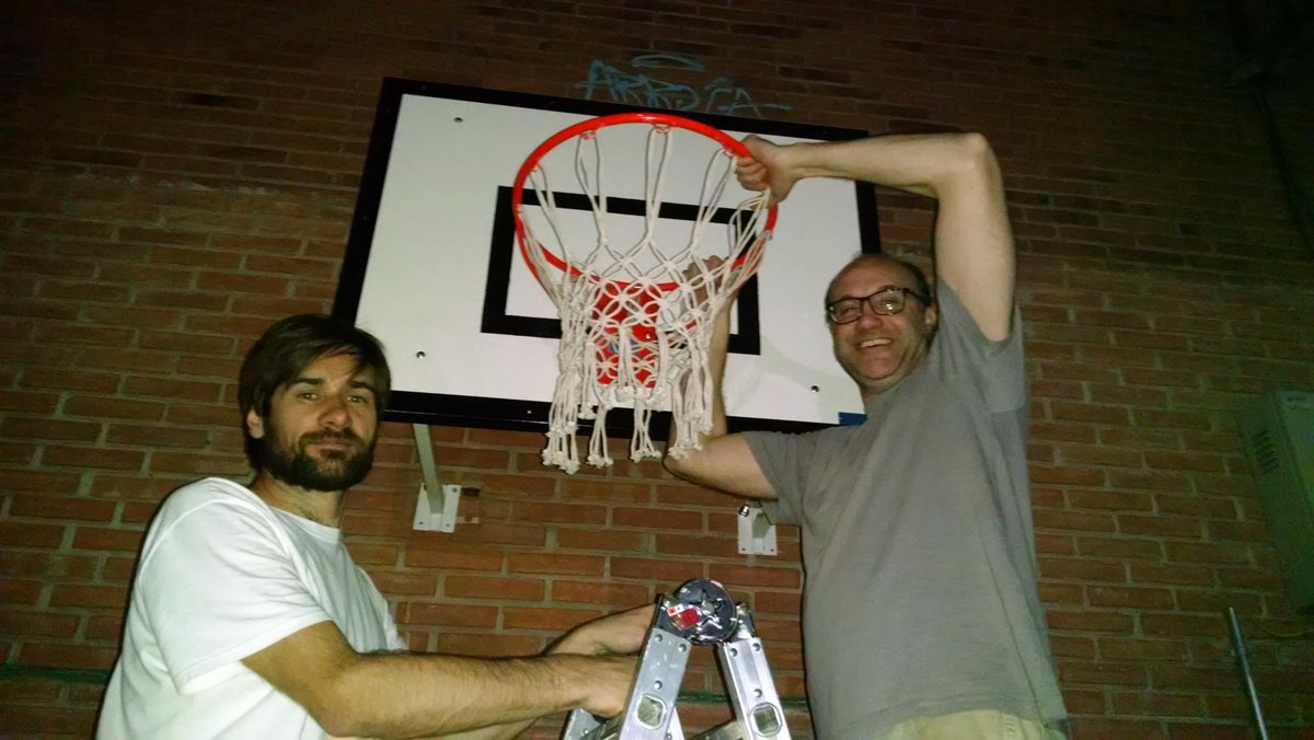 maxidetres's tweet photo. 9 BASQUET, + @GildaLaPelicula en Lab, +Meet xEstreno,+ casa SU x copia,+ colocar aros en escuela hija #viernespower https://t.co/xliUdVePHC