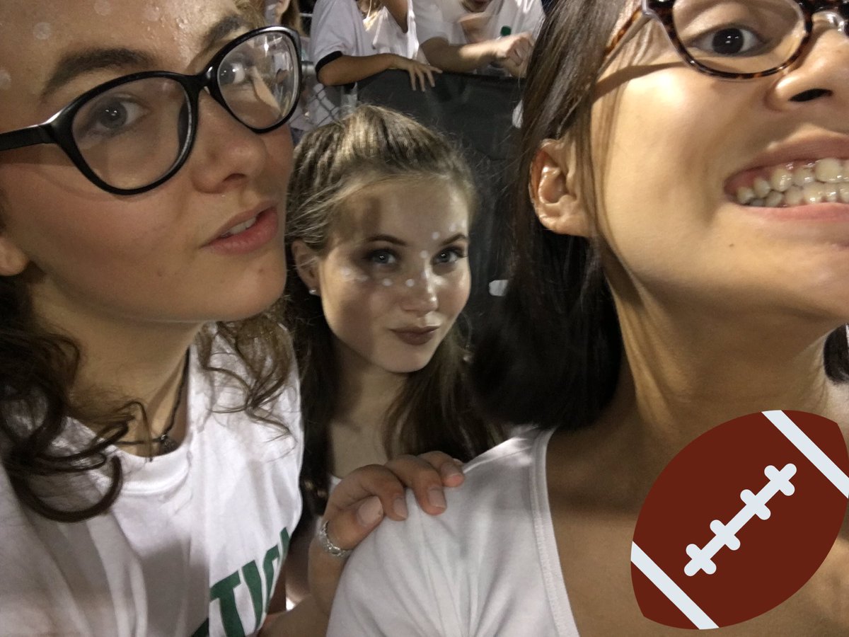 HannahSkye0's tweet photo. "AC is not that good" #mhs #mandarinfootball https://t.co/DEeVha4d4Q