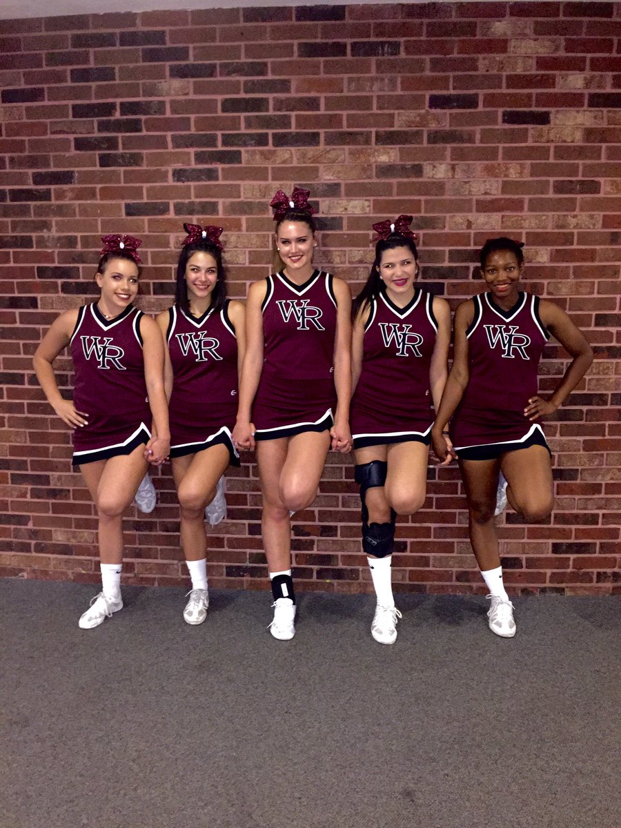 alymoore0323's tweet photo. Last first game couldn't have gone better ❤️❤️ Love my senior girls https://t.co/xhyY10XDM9