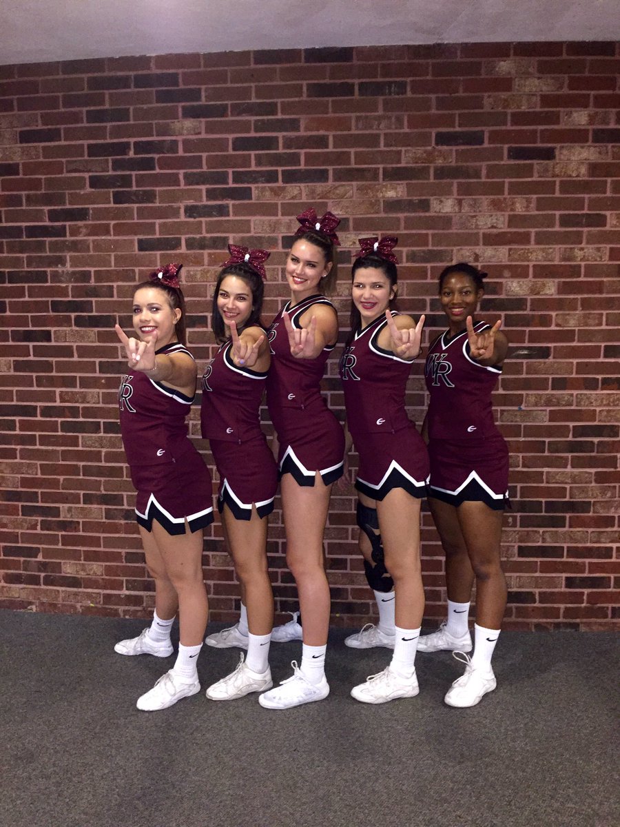 alymoore0323's tweet photo. Last first game couldn't have gone better ❤️❤️ Love my senior girls https://t.co/xhyY10XDM9