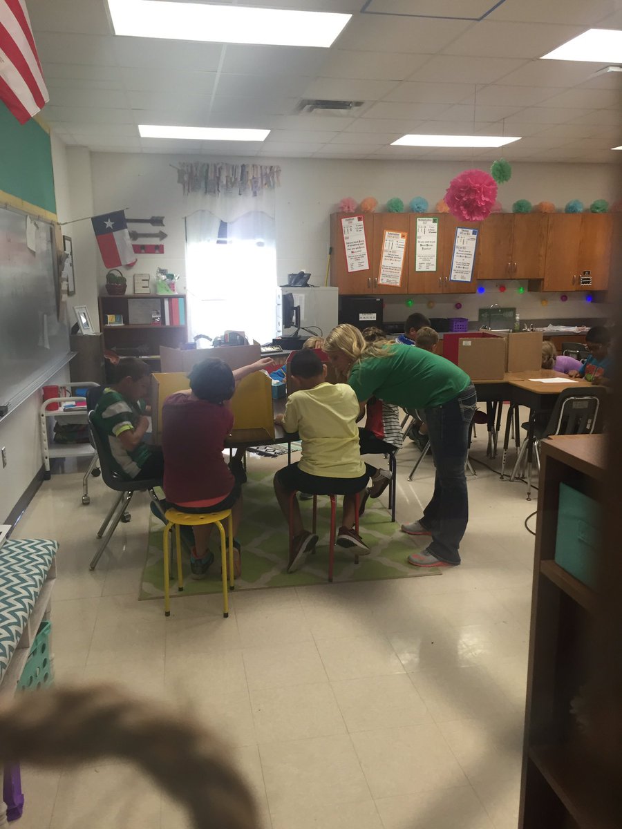 central_mabank's tweet photo. What's happening in 4th gr math? Students working hard!@MsEberleysClass great monitoring/assistingππ½ #beaswimmer https://t.co/P6B3HkvNy5