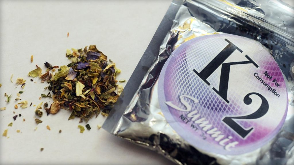 CBSNews's tweet image. Users of K2, also known as synthetic marijuana, are "playing a game of Russian roulette": cbsn.ws/2bMZOSQ