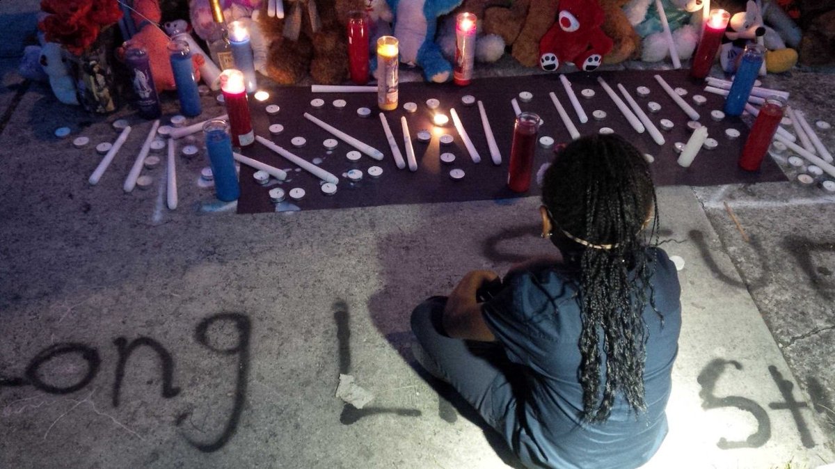 Memorial grows at #LibertyCity crime scene where girl was killed bit.ly/2bo0Wv0?utm_me… https://t.co/XxAunjpW7o