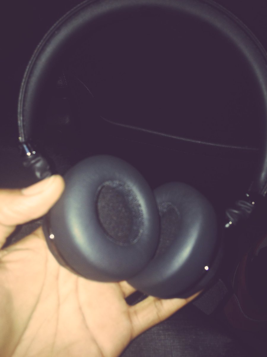 S/O to <a href="/EntourageMGMT/">Entourage</a> for bein so fckn awesome! I'm so spoiled. <a href="/CaedenOfficial/">CAEDEN</a> wireless headphones 😎🌊