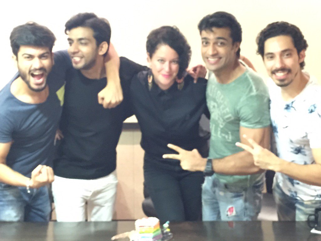 say hello to team #smtt 5days to go💃🏻💃🏻💃🏻lets get this party started..buy tkts🌟eat popcorn🌟watch smtt🌟