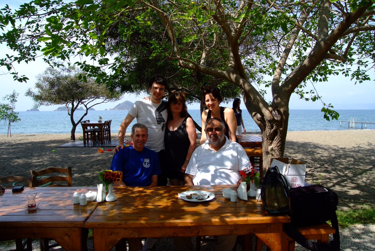 <a href="/NKarabulutoglu/">Nahit Karabulutoglu</a> Yale Üniversitesinden misafirlerimizle güzel bir anı.