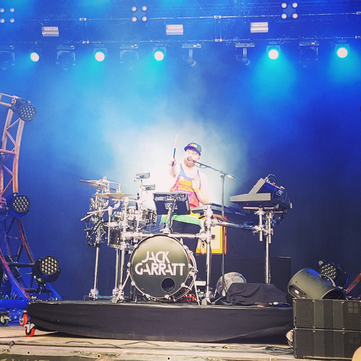 julia_arcticfan's tweet photo. #JackGarratt sur la scène #PressionLive, ou le concert le plus intense de cette 1ère journée. #RockEnSeine #RES16 https://t.co/pCmYbbMXSD