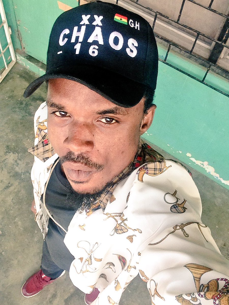 Real_FotoAddict's tweet photo. cap by @chaosUrbanCloth | vintage shirt; balmain inner, Levi's pants and adidas tubular |~ #styleUpSaturday https://t.co/Ti3AZwLieb