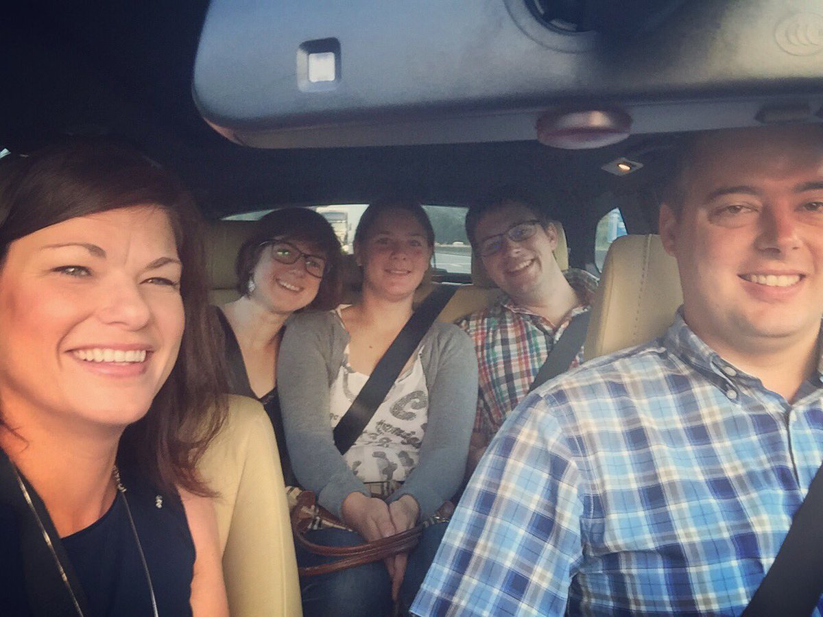 .<a href="/JCIVlaanderen/">JCIVlaanderen</a> here we come! Op weg naar de #dvdv!