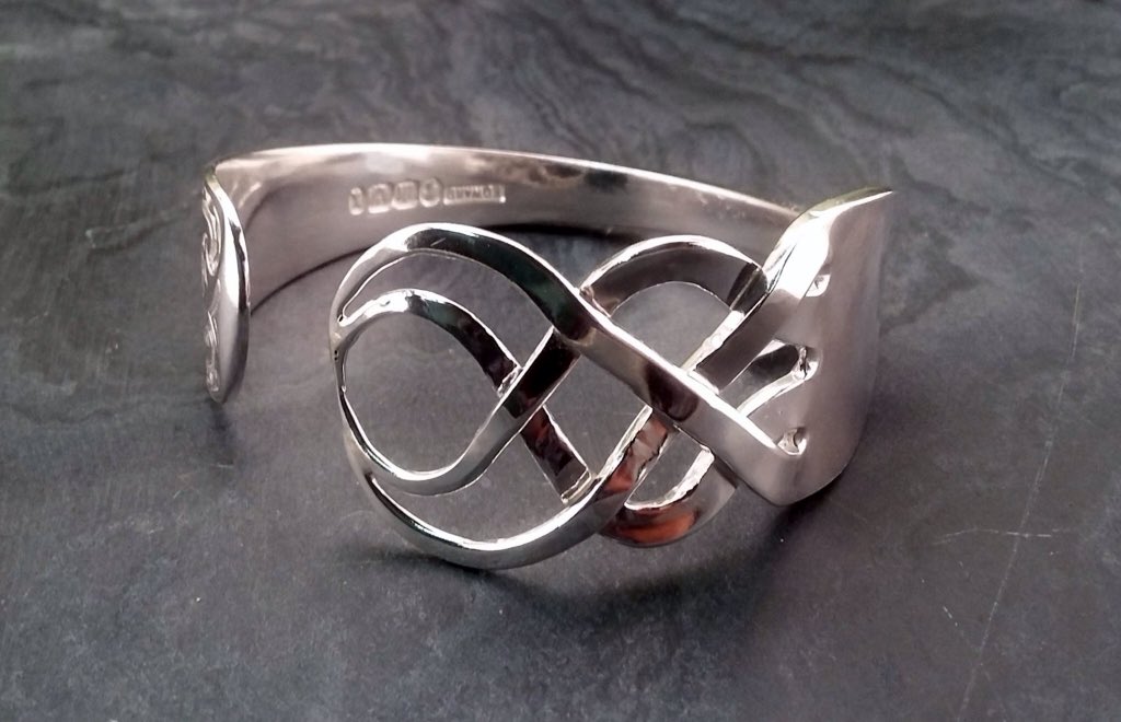 Norfolkpebble's tweet photo. Today @davidbodsworth will have his fabulous #spoonrings #forkrings #bangles #holt #Norfolk #jewellery https://t.co/h95TH8zluO