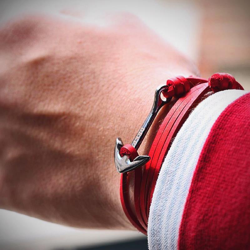 NomadicPost's tweet photo. 💞▶️Grab a FREE anchor bracelet on us! #climbing #naturelover #explorering #climbinglife https://t.co/PWTFc0F2DN
