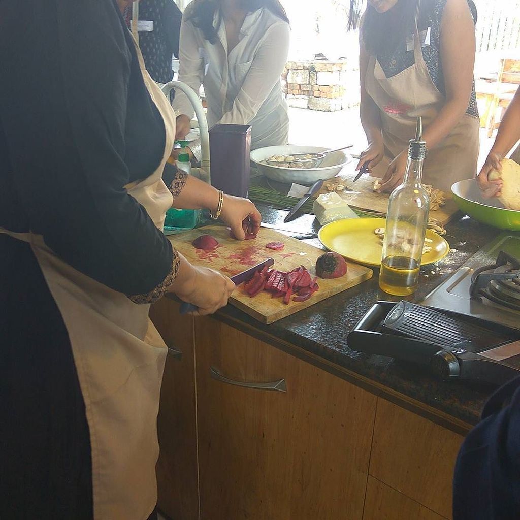 archanaskitchen's tweet photo. Excitement....it's a hurry hurry game....#ArchanasKitchenBash #CommunityCookOff #SlurpStud… https://t.co/iyRyR7cbc5 https://t.co/H0iTfnXNVb