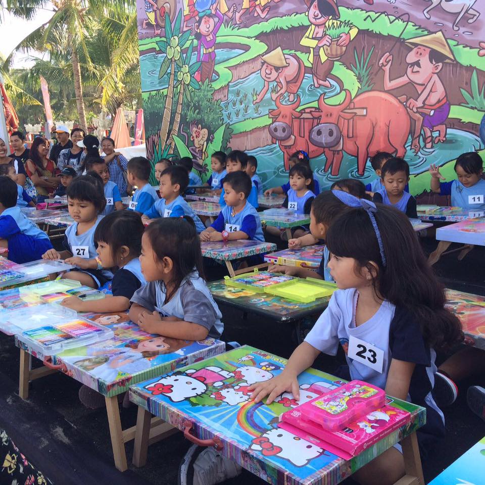 Kids Drawing and Colouring Competition! Oh, and check out the cool backdrop by @bogbogbalicartoon too!