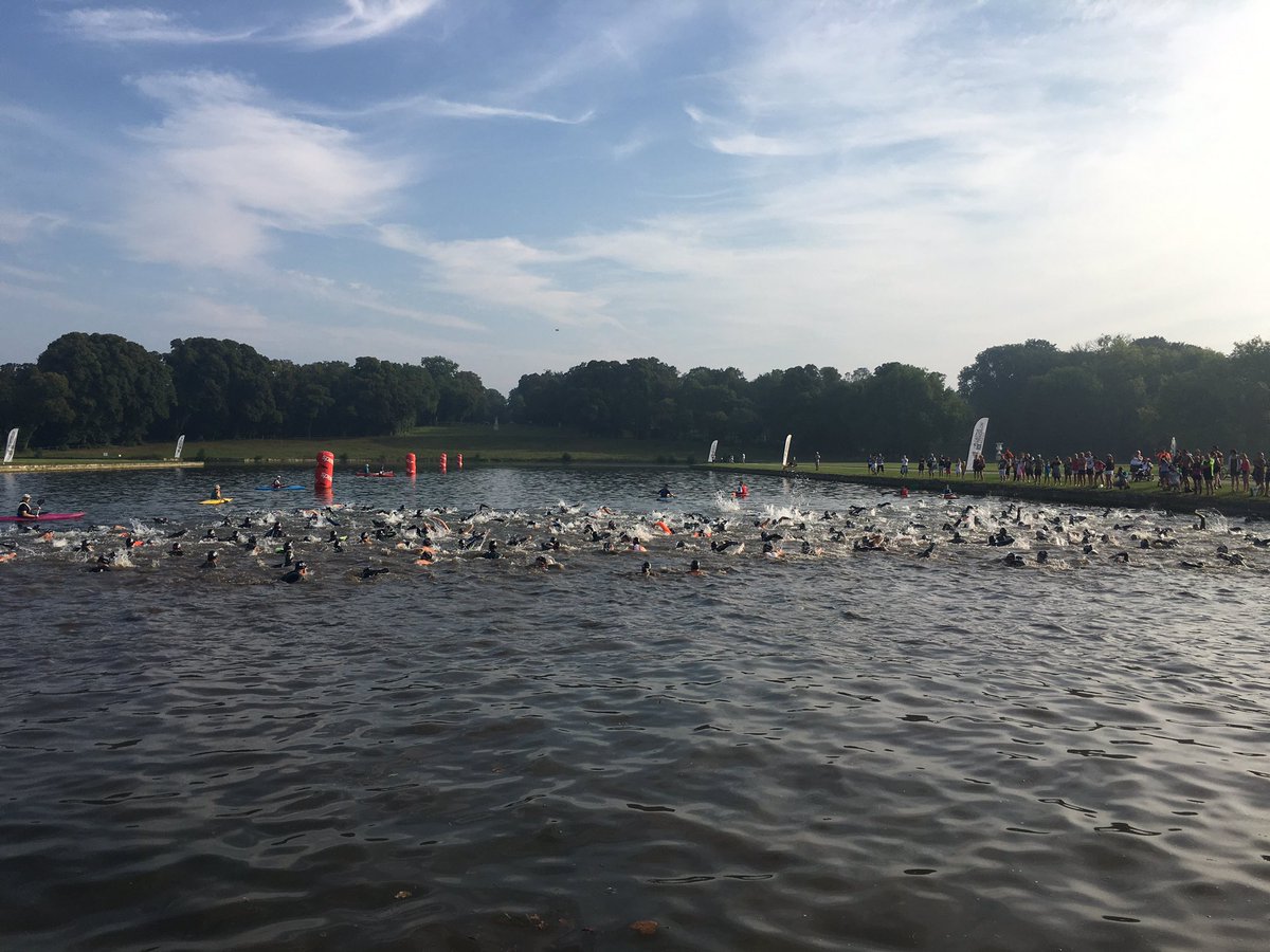 CastleRaces's tweet photo. And they are off! See you at transition one guys! #SprintPlus #ChantillyTri16 https://t.co/yGFt29BPHW