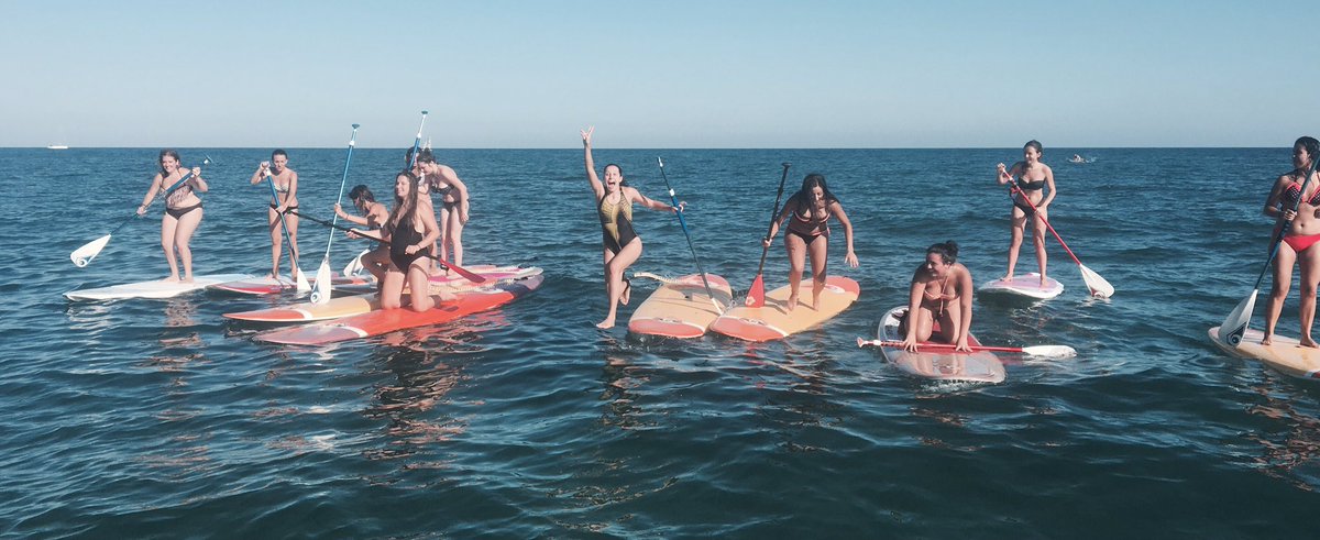 paddlebenicasim's tweet photo. Las chicas son guerreras, un grupo de amigas siempre disfruta a tope en una clase de Paddle surf #Sup #Benicassim https://t.co/5ZduklbkWF
