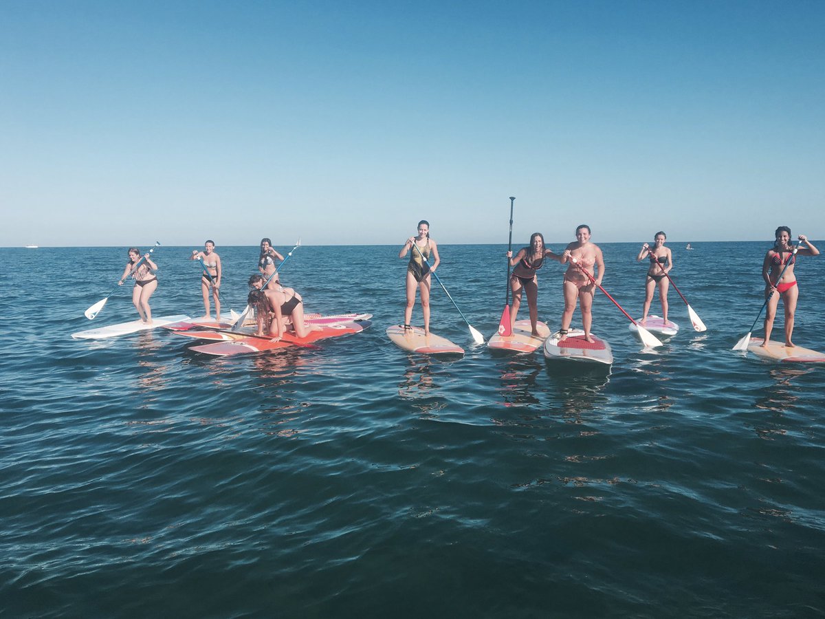 paddlebenicasim's tweet photo. Las chicas son guerreras, un grupo de amigas siempre disfruta a tope en una clase de Paddle surf #Sup #Benicassim https://t.co/5ZduklbkWF