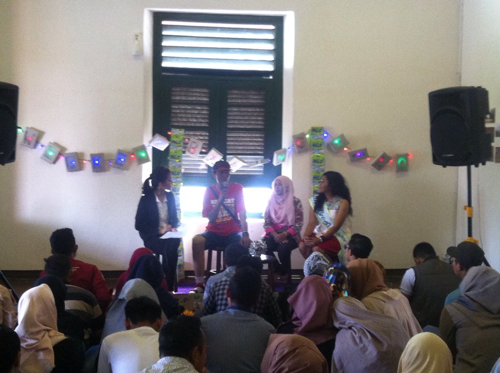 HiLoSMG's tweet photo. Sesi Talkshow bersama Mas Agung Setia Budi, Ibu Sri Mulyani &amp; Cizka Nugrahani. #WBH #GreenBooster #MerdekadariSampah https://t.co/rTibFxZQX4