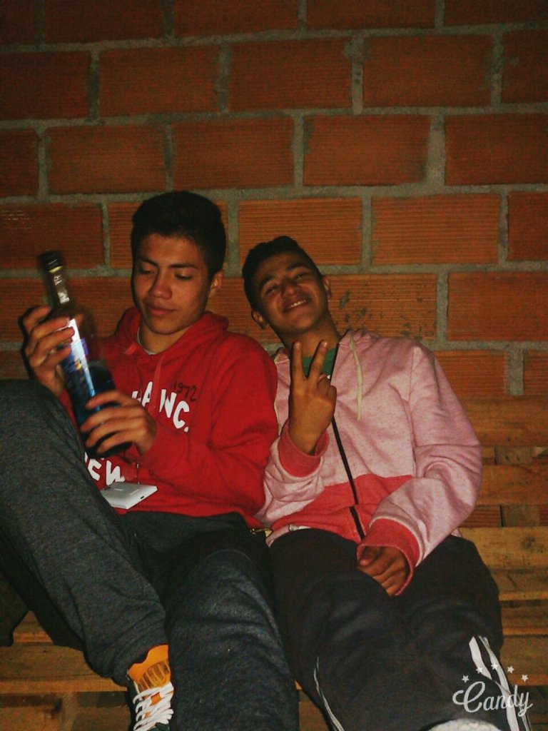 LeguiCASM's tweet photo. Lo lindo que es quedarse en casa y pasarla bien con amigos😌👌 https://t.co/djlmlRB4GD