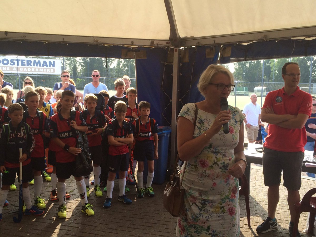 anicakortland's tweet photo. Gooische Jeugdkampioenschappen start in Huizen door wethouder Verhage #huizerhc,#GJK #huizen https://t.co/0gO4zREeEq